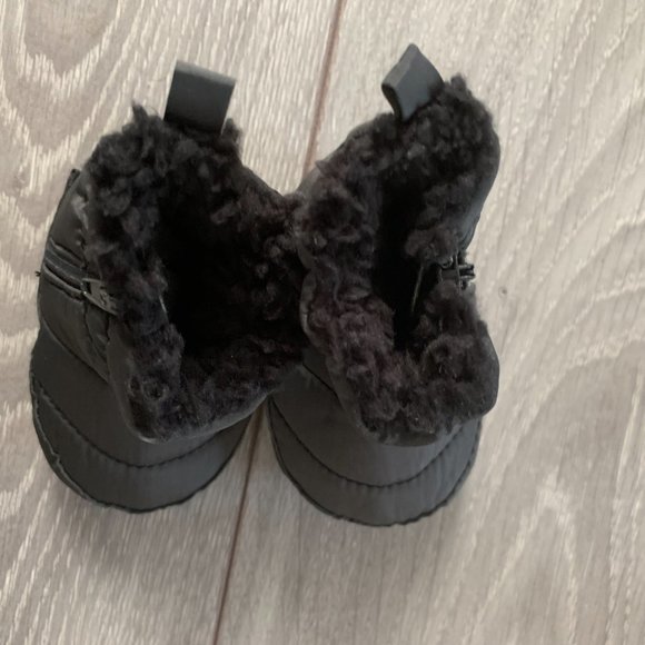 (NWOT) Black unisex baby winter booties - Picture 3 of 4